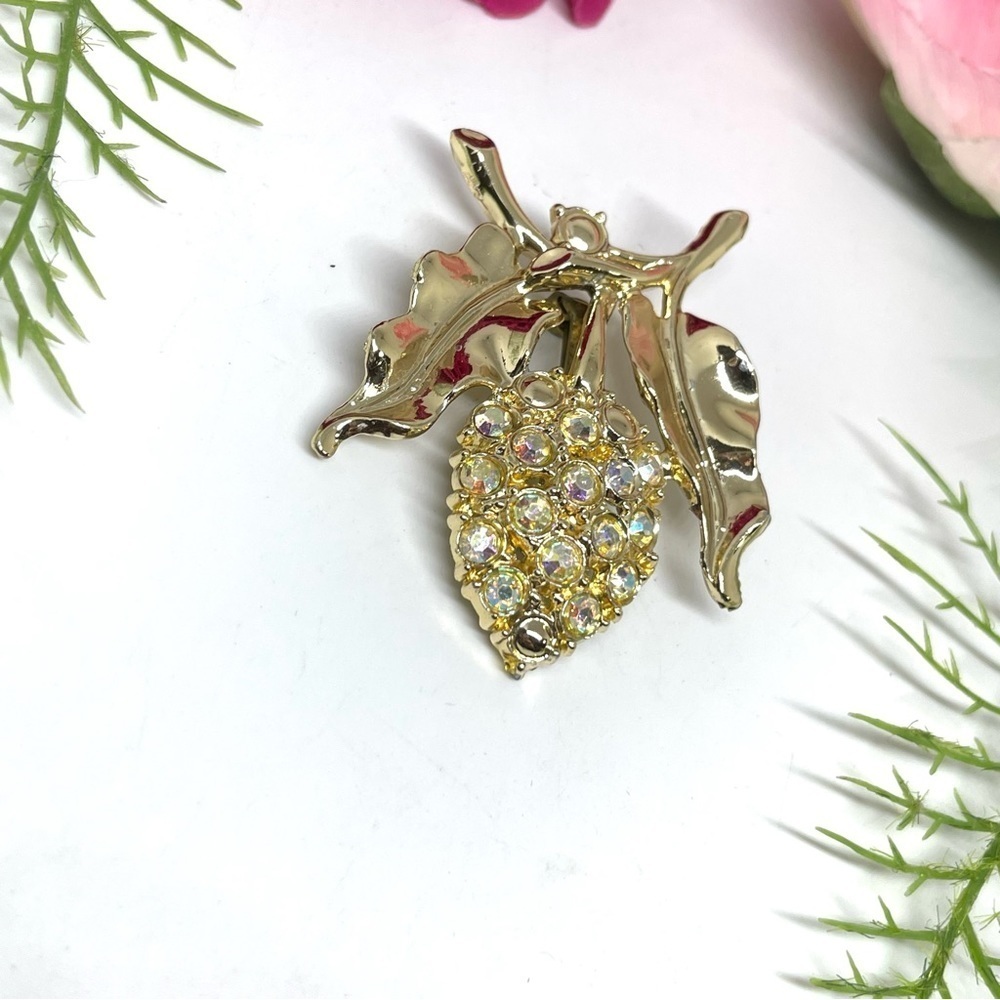 VINTAGE⚜️Strawberry Aurora Borealis Crystal Brooch - Picture 3 of 5
